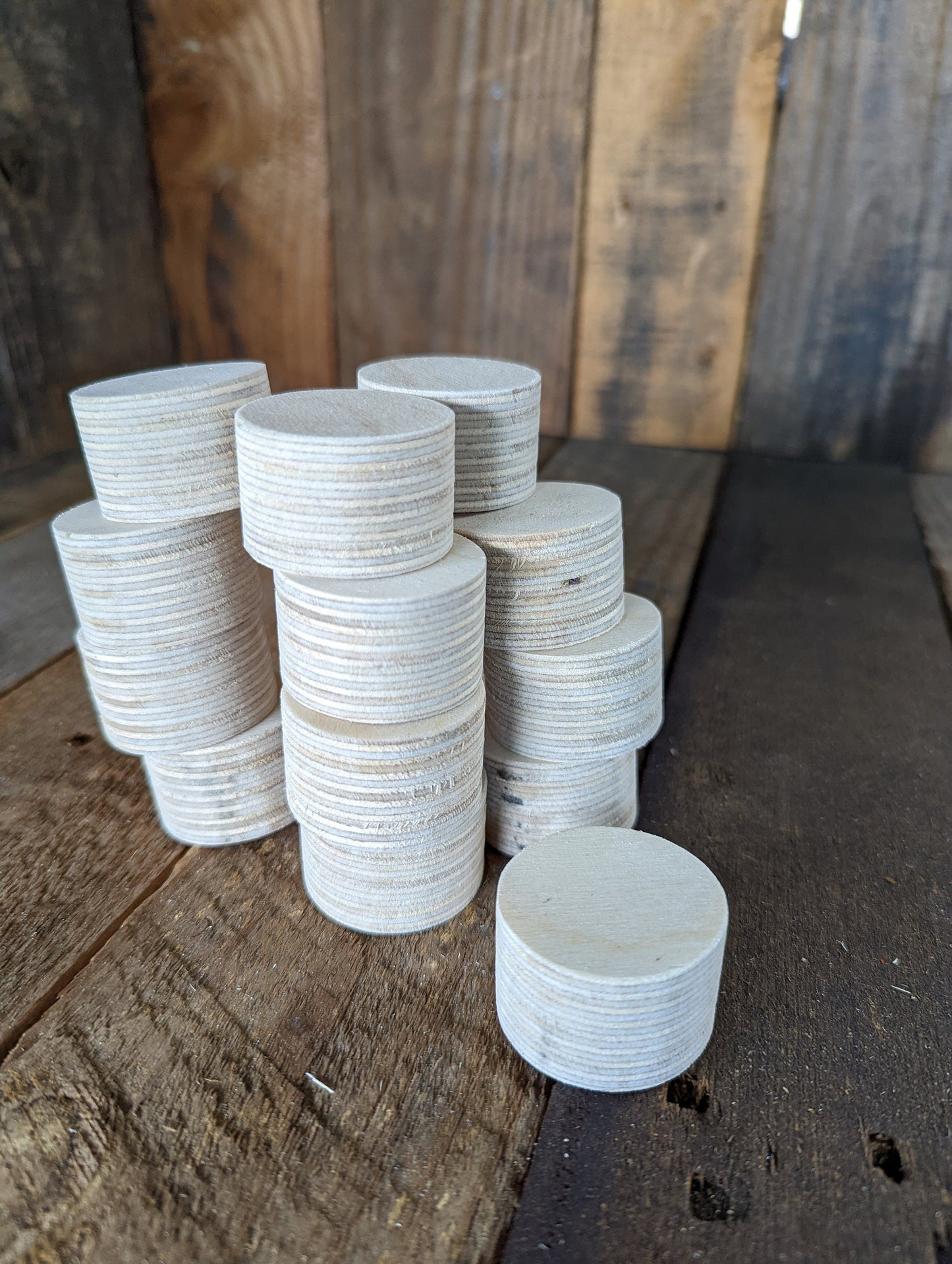 1.5 inch wide Wood Circle Plaques, BALTIC BIRCH - Wooden Circles, Blank Circles, Unfinished Wooden Circles, Round Circles, Circular Wood. Small wooden craft item made of premium lumber for high end crafts. Lightly sanded ready to use.