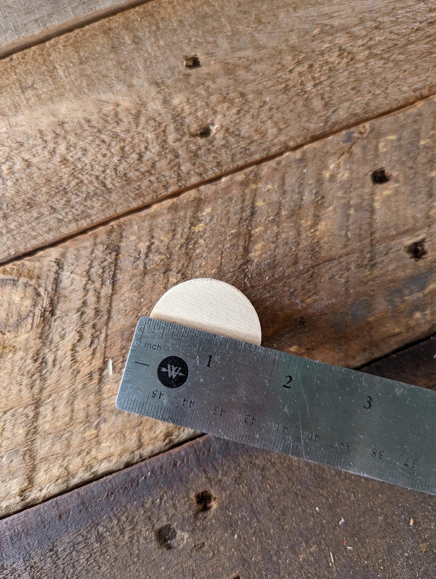 1.5 inch wide Wood Circle Plaques, BALTIC BIRCH - Wooden Circles, Blank Circles, Unfinished Wooden Circles, Round Circles, Circular Wood. Small wooden craft item made of premium lumber for high end crafts. Lightly sanded ready to use.