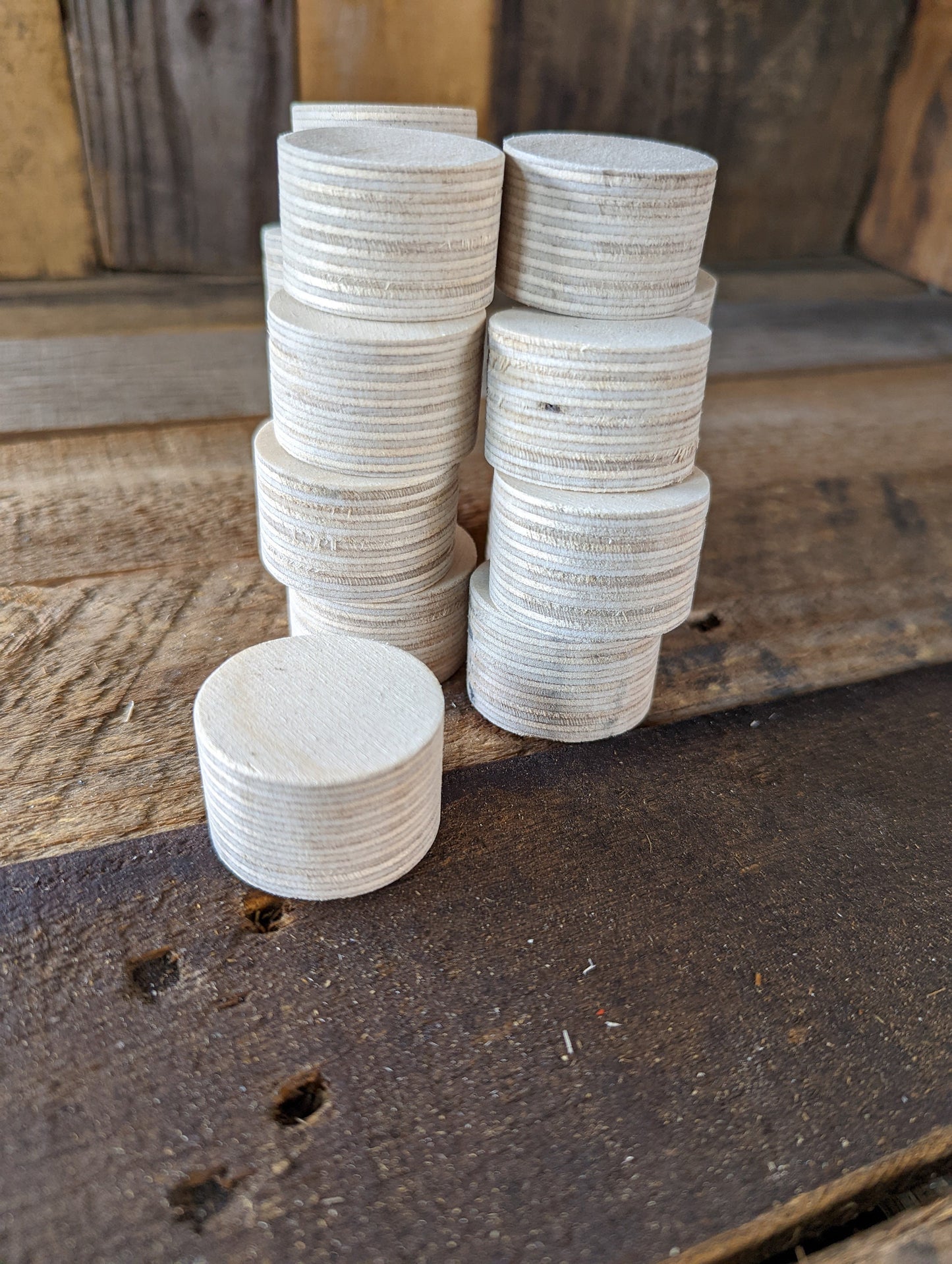 1.5 inch wide Wood Circle Plaques, BALTIC BIRCH - Wooden Circles, Blank Circles, Unfinished Wooden Circles, Round Circles, Circular Wood. Small wooden craft item made of premium lumber for high end crafts. Lightly sanded ready to use.