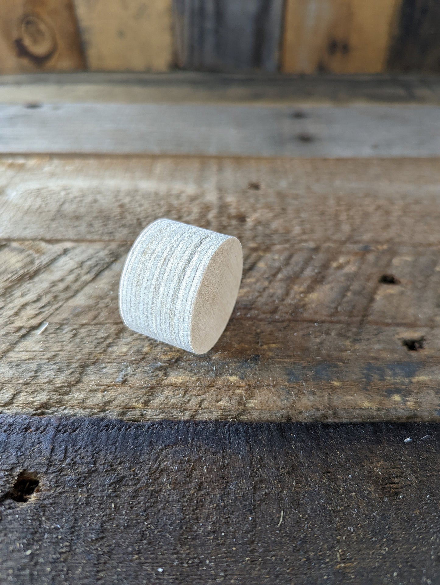 1.5 inch wide Wood Circle Plaques, BALTIC BIRCH - Wooden Circles, Blank Circles, Unfinished Wooden Circles, Round Circles, Circular Wood. Small wooden craft item made of premium lumber for high end crafts. Lightly sanded ready to use.