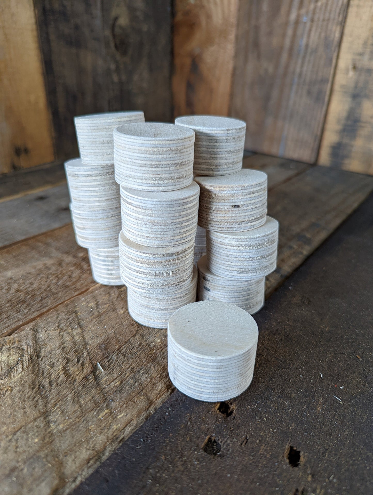 1.5 inch wide Wood Circle Plaques, BALTIC BIRCH - Wooden Circles, Blank Circles, Unfinished Wooden Circles, Round Circles, Circular Wood. Small wooden craft item made of premium lumber for high end crafts. Lightly sanded ready to use.