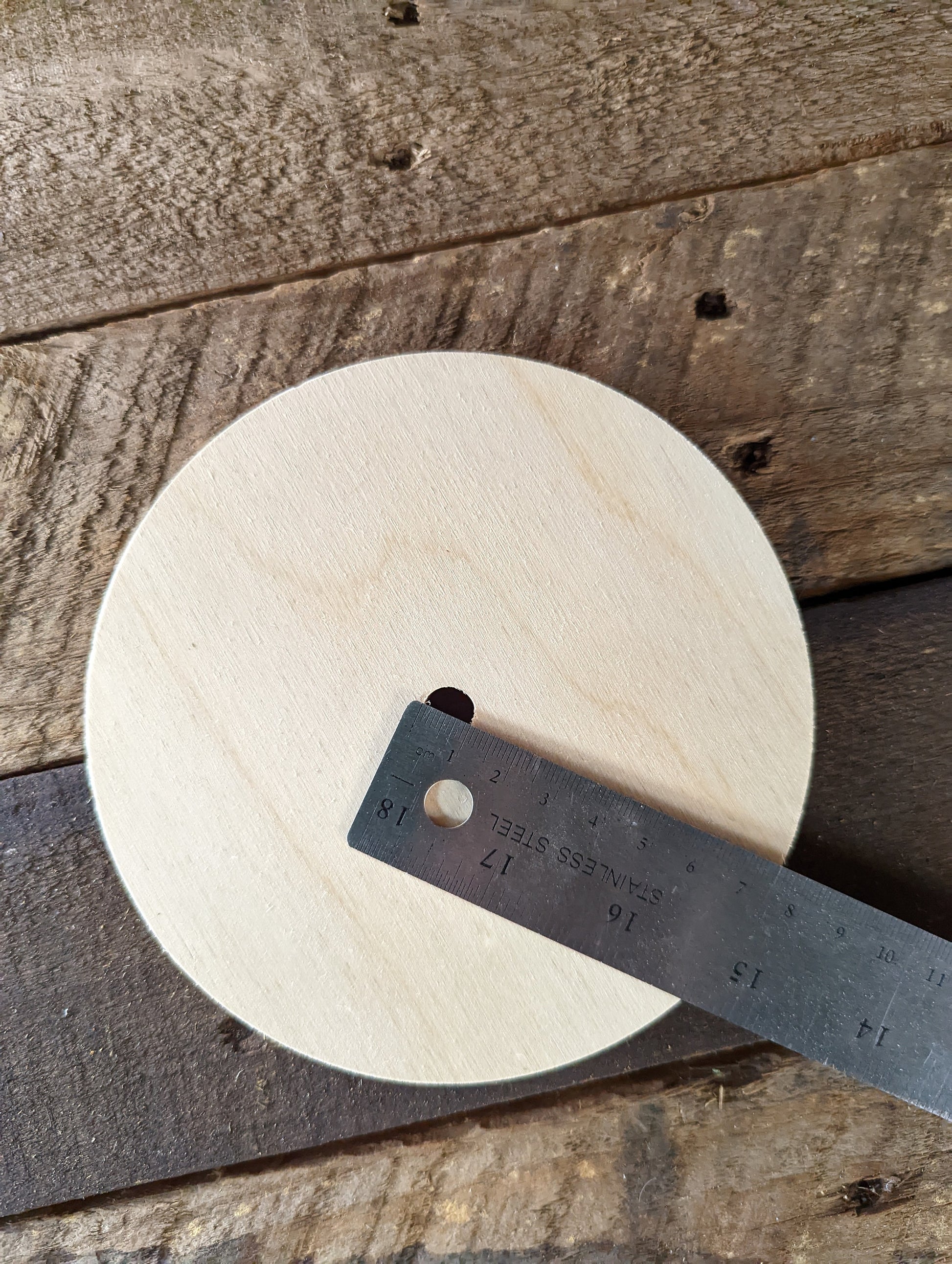 5.5" Wood Donut, BALTIC BIRCH - 1 cm center hole (10mm) Wooden Circles, Blank Circles, Unfinished Wooden Circles, Round Circles, Ring Shape