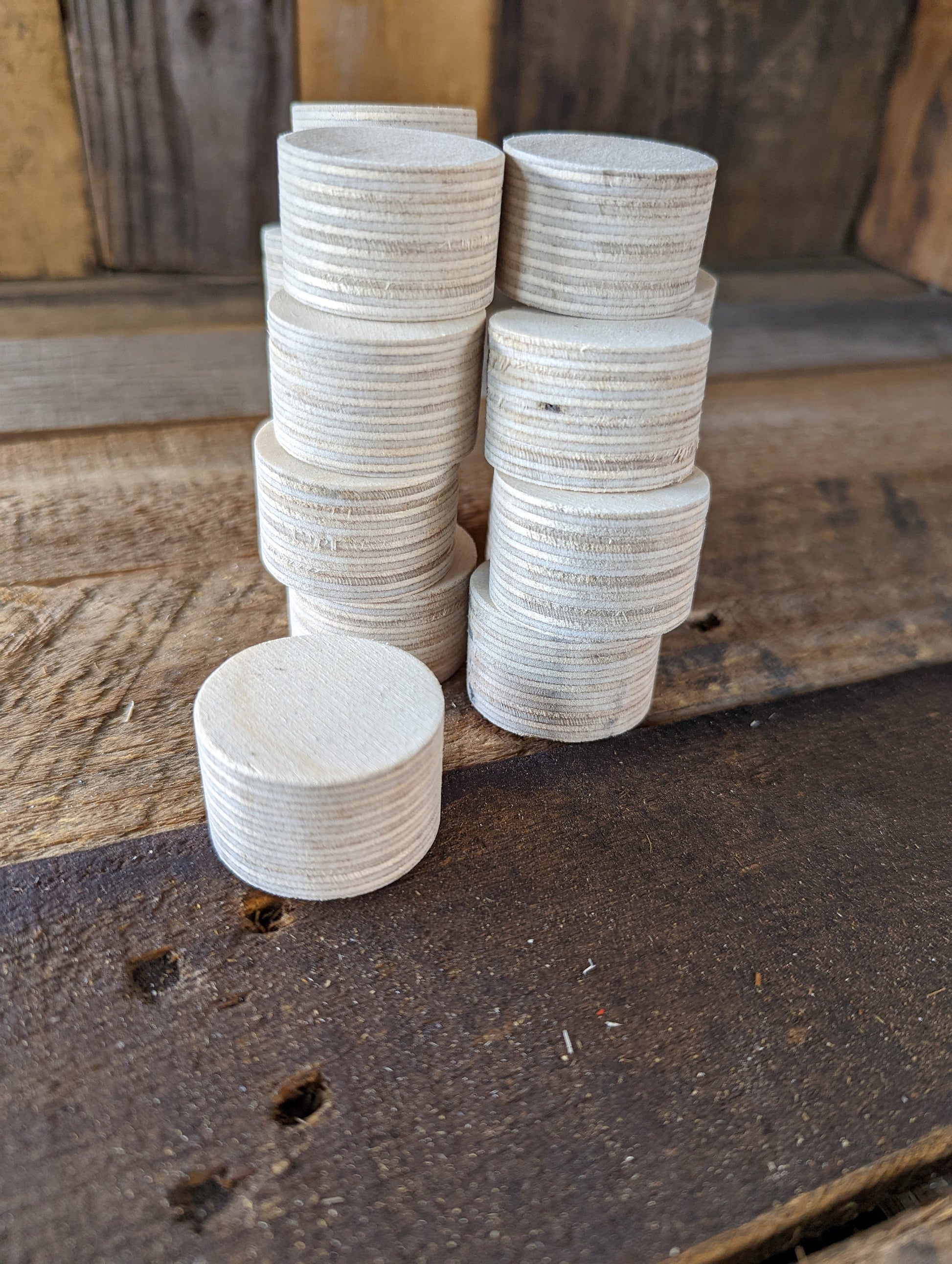 1.5 inch wide Wood Circle Plaques, BALTIC BIRCH - Wooden Circles, Blank Circles, Unfinished Wooden Circles, Round Circles, Circular Wood. Small wooden craft item made of premium lumber for high end crafts.  Lightly sanded ready to use.
